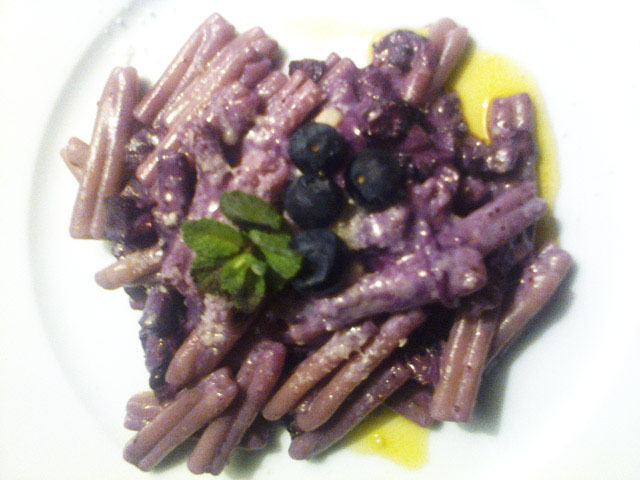 pasta mirtilli speck e menta