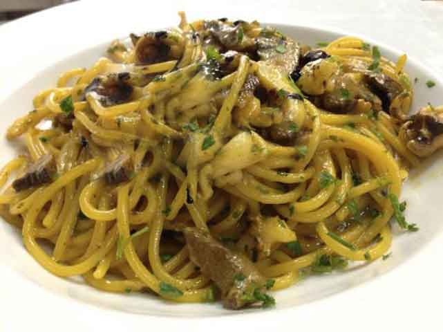 spaghetti-ai-carciofi-e-speck